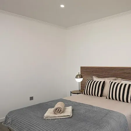 Franco's House Ii, Mar E Serra *